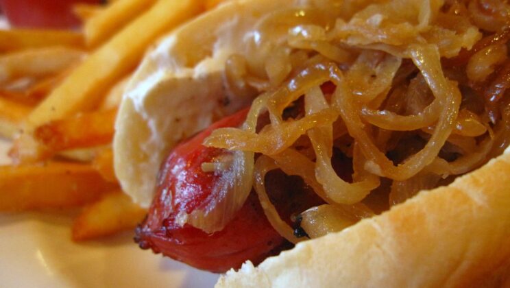 The unmistakable “Cebolludos” hot dogs of Envigado